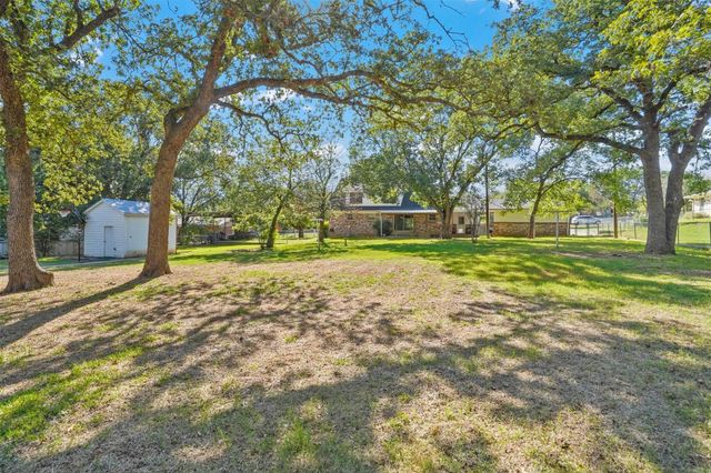 210 Yucca Drive, Weatherford, TX 76087