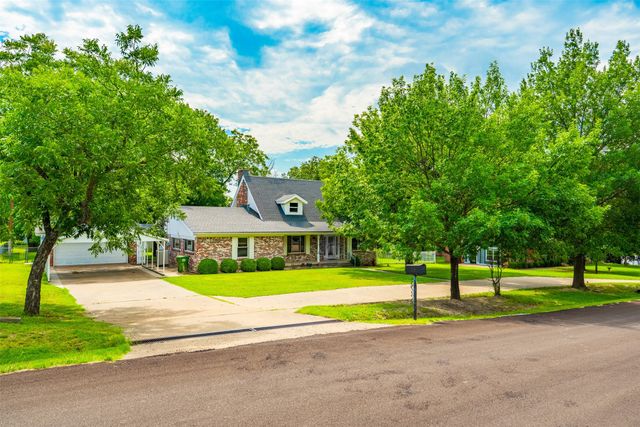 210 Yucca Drive, Weatherford, TX 76087