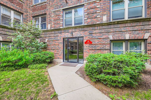 28 S 6th Avenue 1D, La Grange, IL 60525