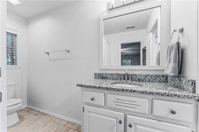 1704 SW D Street, Bentonville, AR 72712