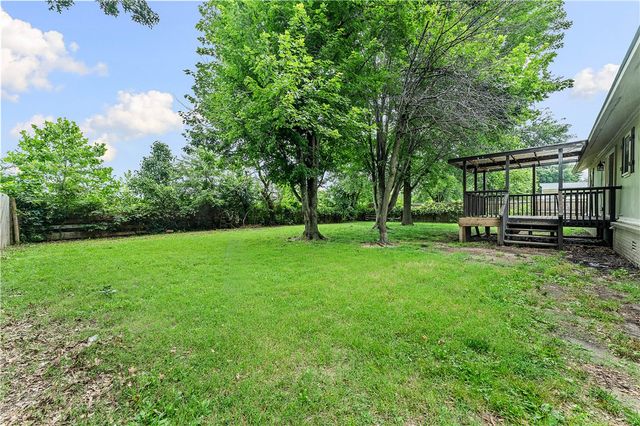 1704 SW D Street, Bentonville, AR 72712