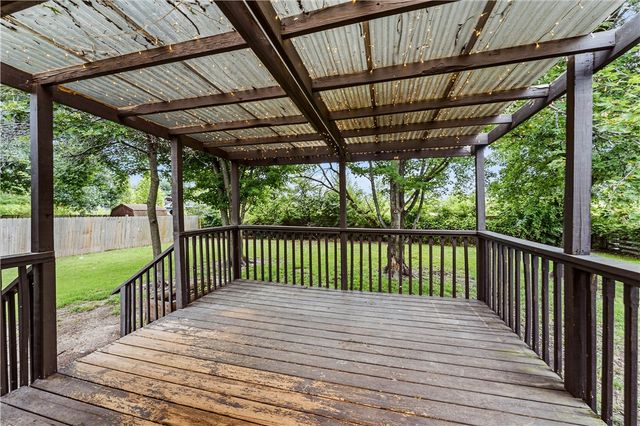 1704 SW D Street, Bentonville, AR 72712