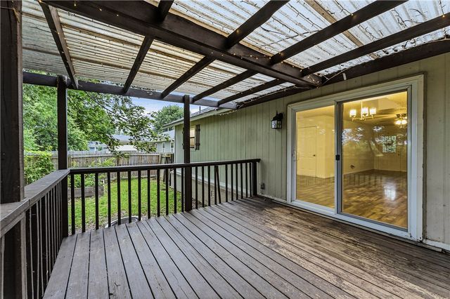 1704 SW D Street, Bentonville, AR 72712