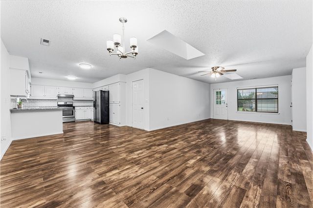 1704 SW D Street, Bentonville, AR 72712