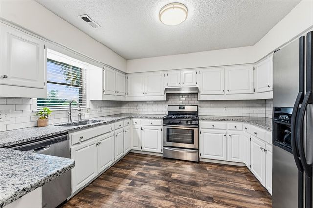 1704 SW D Street, Bentonville, AR 72712