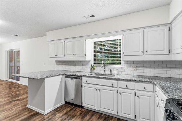 1704 SW D Street, Bentonville, AR 72712