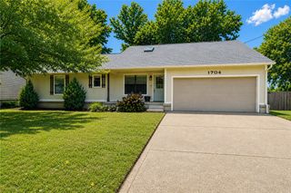 1704 SW D Street, Bentonville, AR 72712