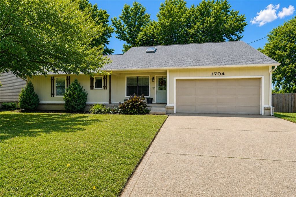 1704 SW D Street, Bentonville, AR 72712