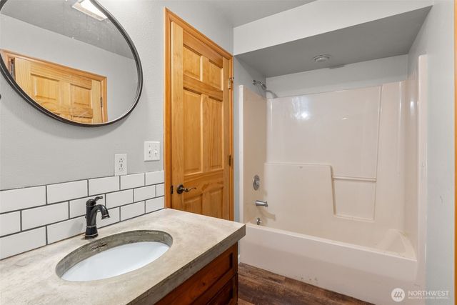 15 Spruce Lane, South Bend, WA 98586