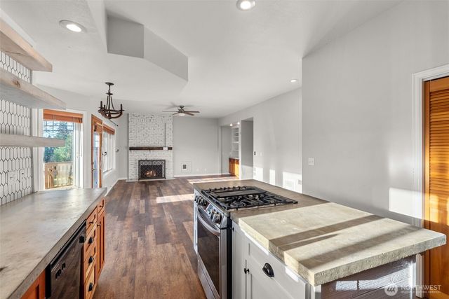 15 Spruce Lane, South Bend, WA 98586