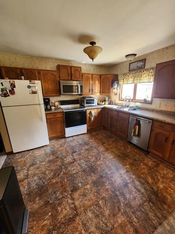 520 N 4th AVENUE, Redgranite, WI 54970