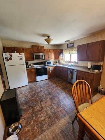 520 N 4th AVENUE, Redgranite, WI 54970