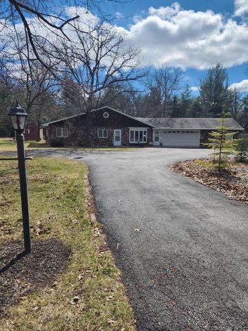520 N 4th AVENUE, Redgranite, WI 54970