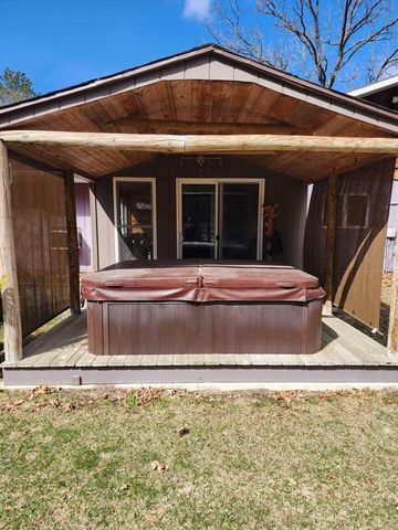 520 N 4th AVENUE, Redgranite, WI 54970