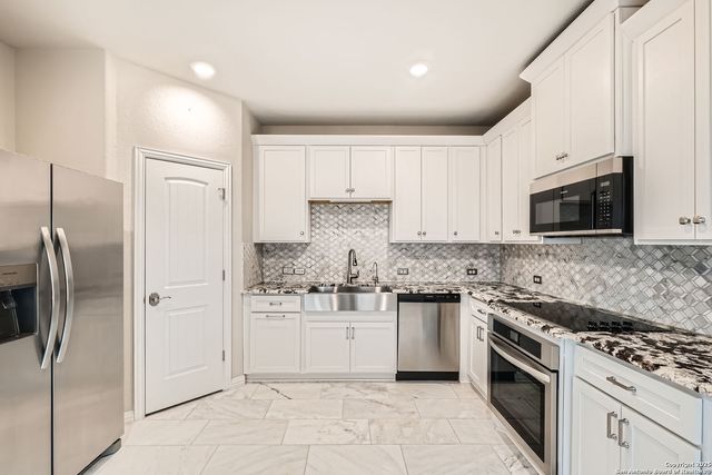 863 Farmhouse Trail, New Braunfels, TX 78130