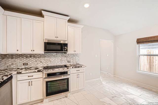 863 Farmhouse Trail, New Braunfels, TX 78130