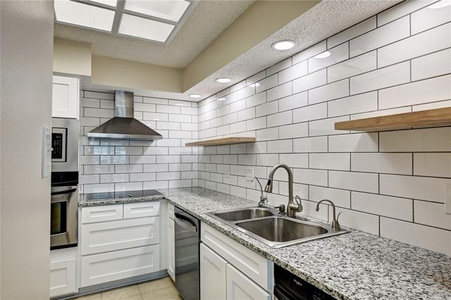 921 Marine Drive 110, Galveston, TX 77550
