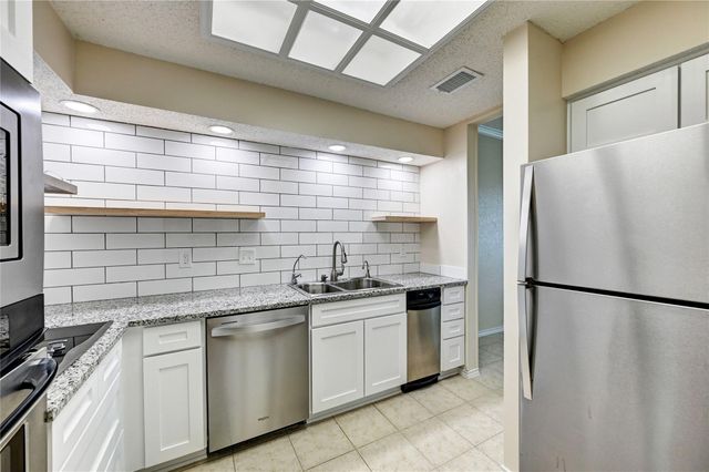 921 Marine Drive 110, Galveston, TX 77550