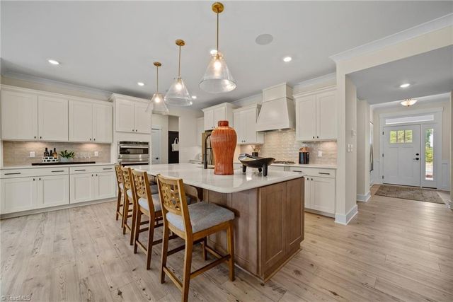 7811 Fairview Garden Trail, Clemmons, NC 27012