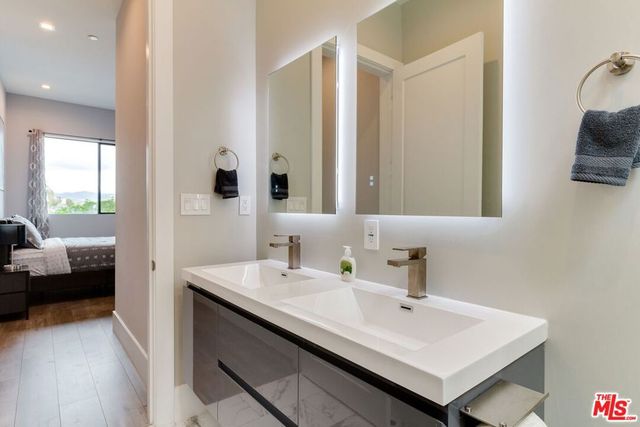 4826 W Pickford, Los Angeles, CA 90019