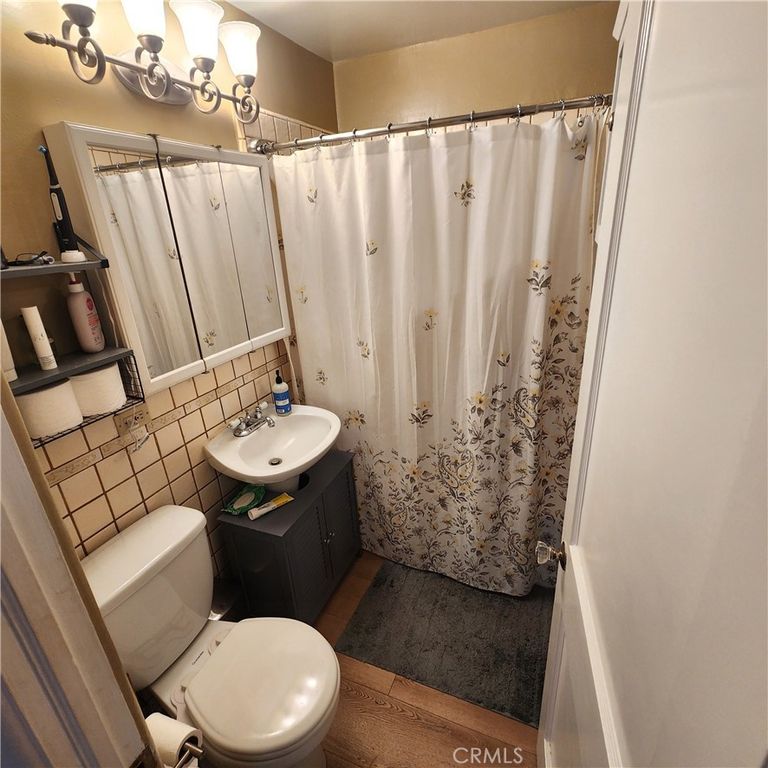 Image 10 of property listing at 8806 De Haviland, Los Angeles, CA 90045