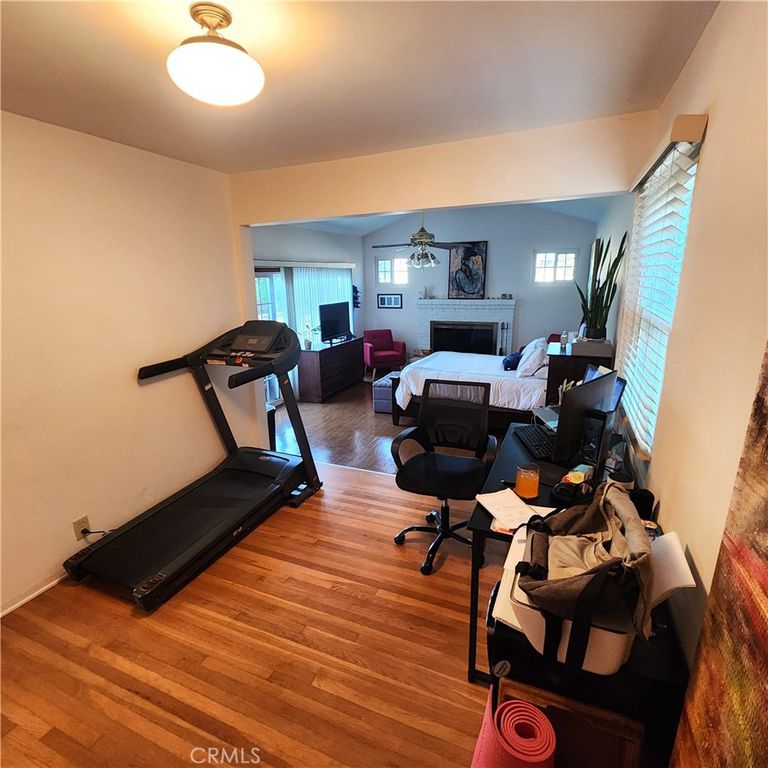 Image 13 of property listing at 8806 De Haviland, Los Angeles, CA 90045