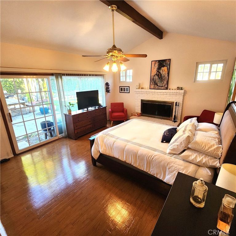 Image 16 of property listing at 8806 De Haviland, Los Angeles, CA 90045