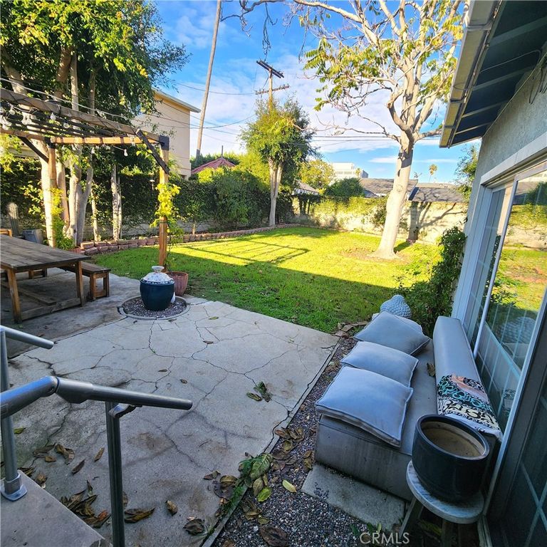 Image 17 of property listing at 8806 De Haviland, Los Angeles, CA 90045