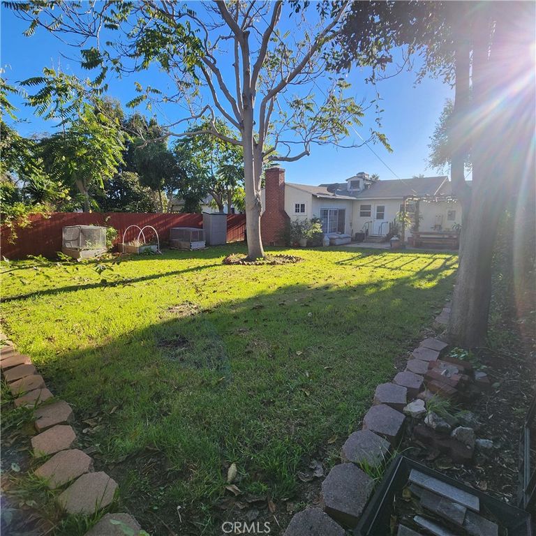 Image 19 of property listing at 8806 De Haviland, Los Angeles, CA 90045