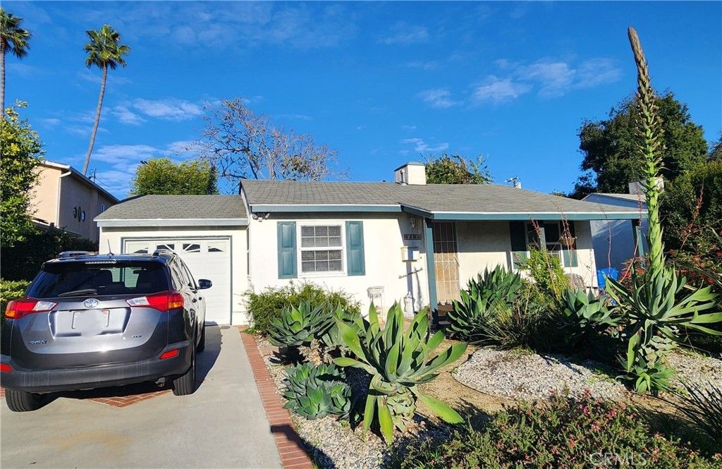 Image 2 of property listing at 8806 De Haviland, Los Angeles, CA 90045
