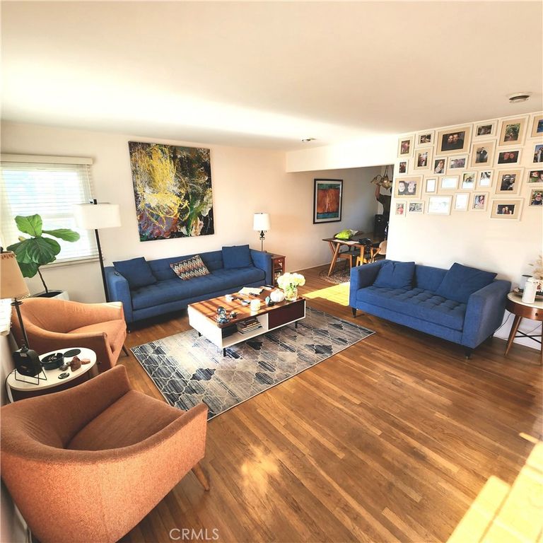 Image 4 of property listing at 8806 De Haviland, Los Angeles, CA 90045