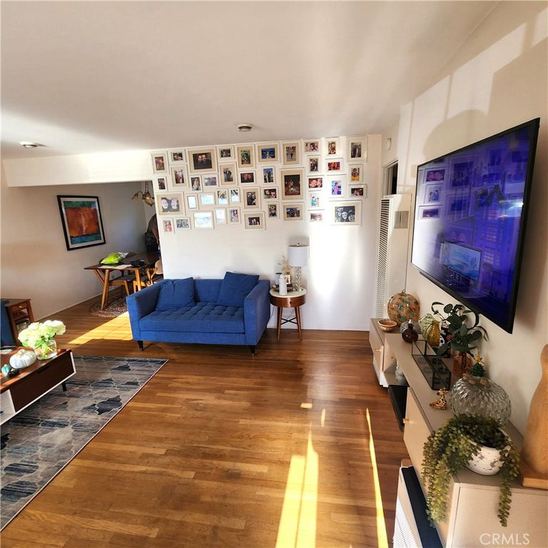 Image 7 of property listing at 8806 De Haviland, Los Angeles, CA 90045