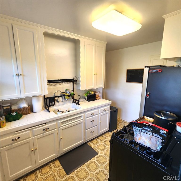 Image 8 of property listing at 8806 De Haviland, Los Angeles, CA 90045