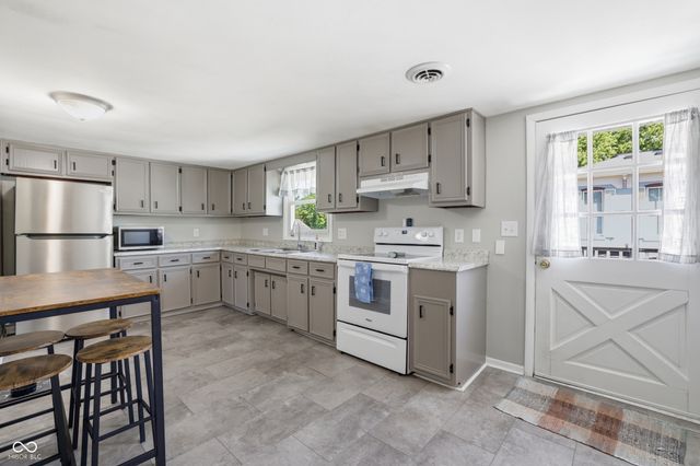 506 S Center Street, Plainfield, IN 46168