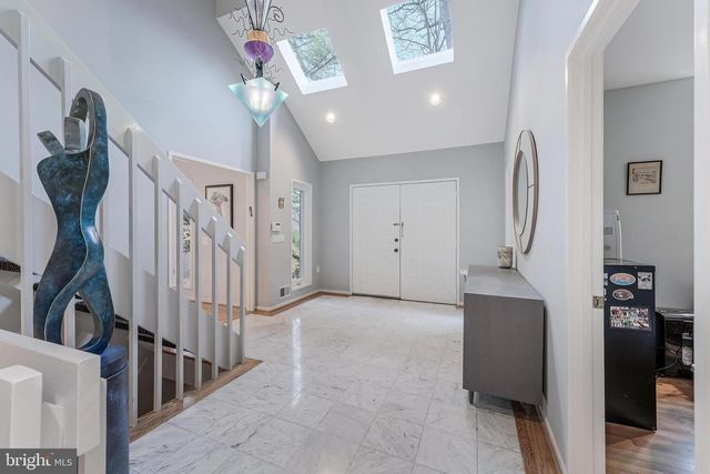 9216 BEECH HILL DR, Bethesda, MD 20817