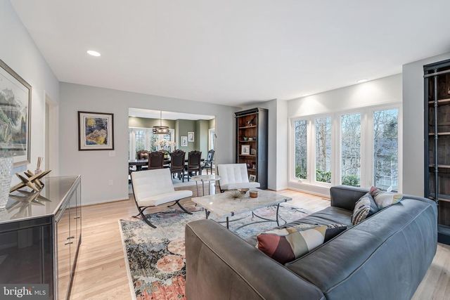 9216 BEECH HILL DR, Bethesda, MD 20817