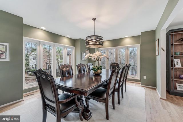 9216 BEECH HILL DR, Bethesda, MD 20817