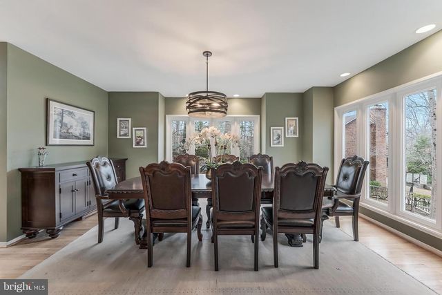 9216 BEECH HILL DR, Bethesda, MD 20817