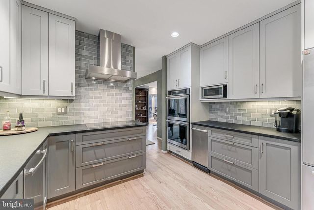 9216 BEECH HILL DR, Bethesda, MD 20817