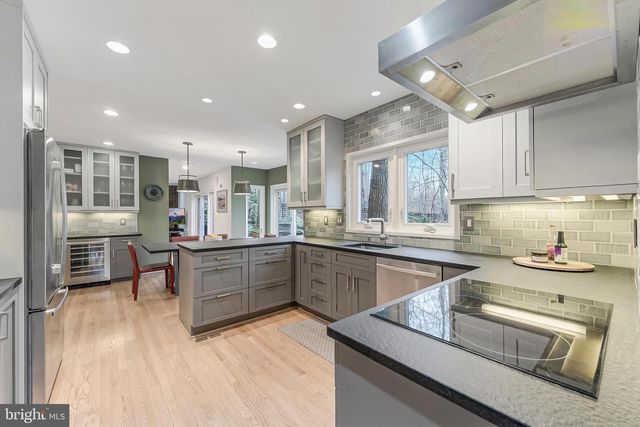 9216 BEECH HILL DR, Bethesda, MD 20817