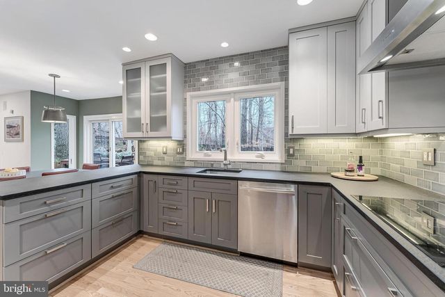 9216 BEECH HILL DR, Bethesda, MD 20817