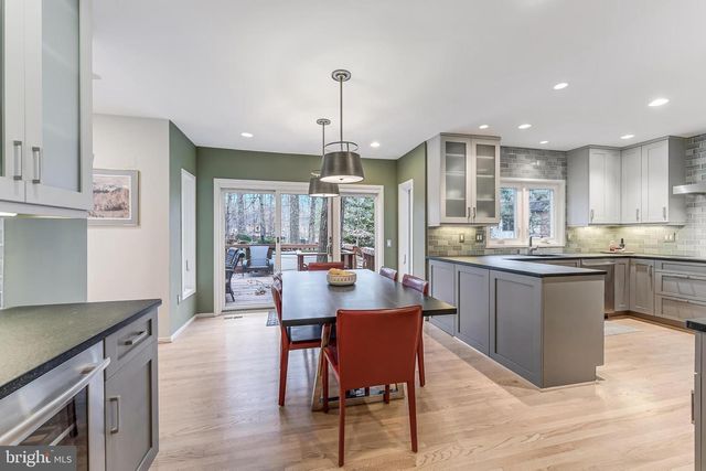 9216 BEECH HILL DR, Bethesda, MD 20817