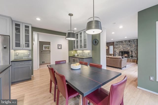 9216 BEECH HILL DR, Bethesda, MD 20817