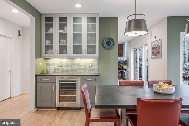 9216 BEECH HILL DR, Bethesda, MD 20817