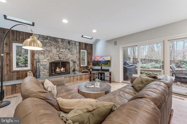 9216 BEECH HILL DR, Bethesda, MD 20817