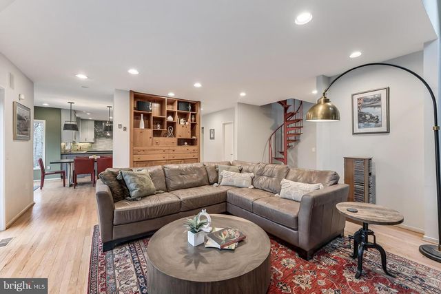 9216 BEECH HILL DR, Bethesda, MD 20817