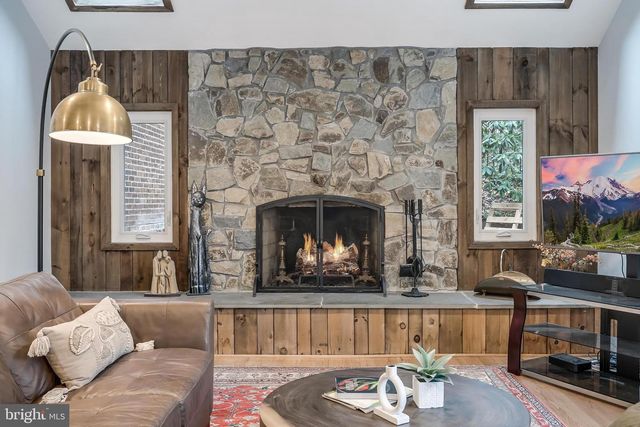 9216 BEECH HILL DR, Bethesda, MD 20817