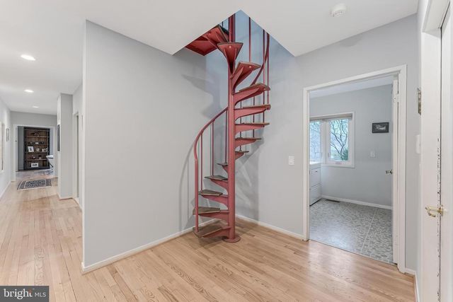 9216 BEECH HILL DR, Bethesda, MD 20817