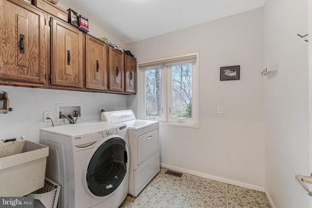 9216 BEECH HILL DR, Bethesda, MD 20817