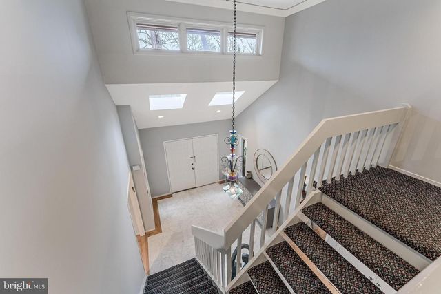 9216 BEECH HILL DR, Bethesda, MD 20817